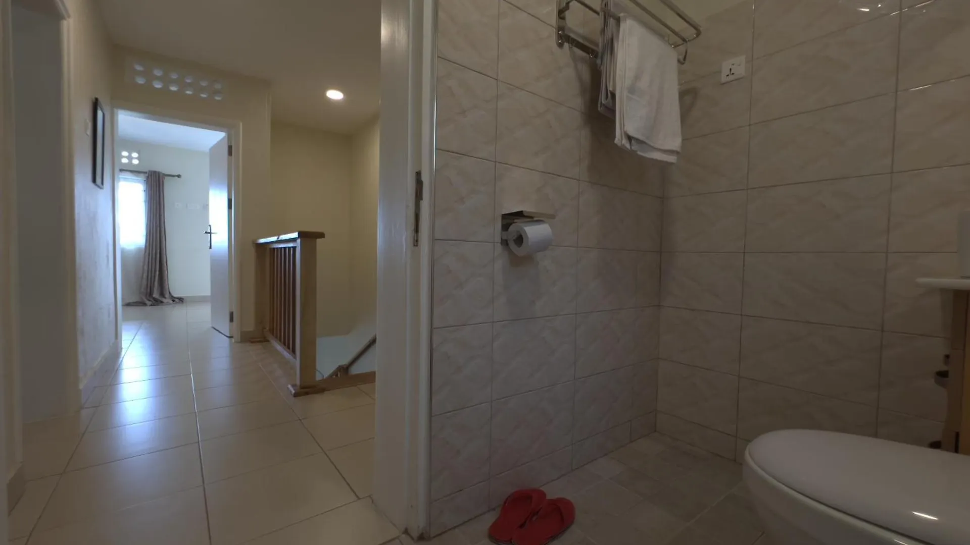 Stunning Lakeview Apt 8Mins From Speke Resort Kampala