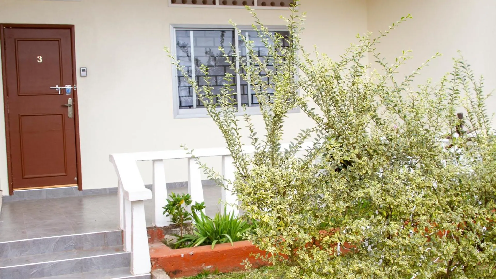 Stunning Lakeview Apt 8Mins From Speke Resort Kampala