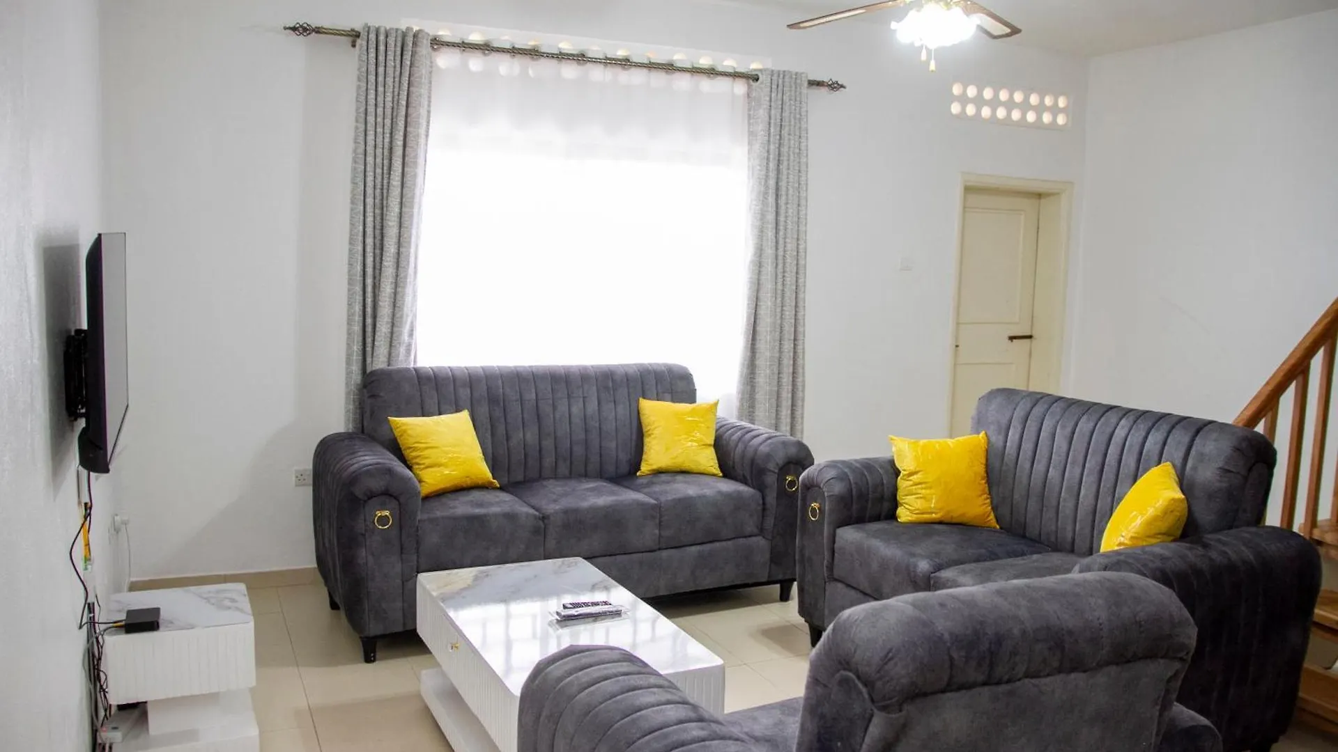 Lägenhet Stunning Lakeview Apt 8Mins From Speke Resort Kampala
